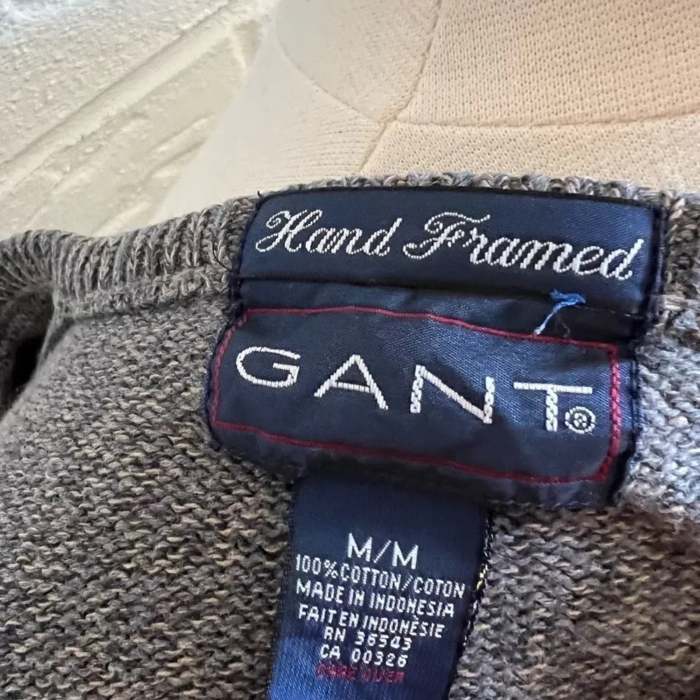🚨4/$25 VINTAGE Gant Hand Framed Sweater V Neck Pullover M